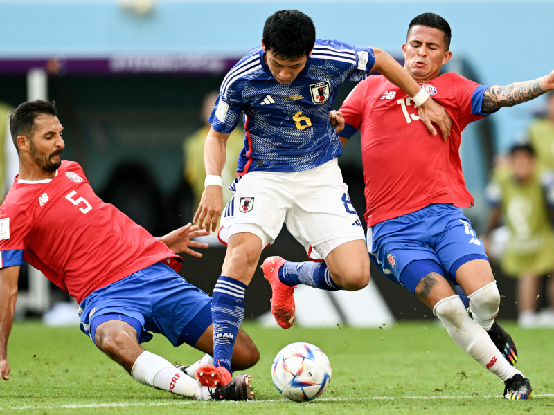 AL-RAYYAN - (l-r) Gerson Torres of Costa Rica, Yuto Nagatomo of